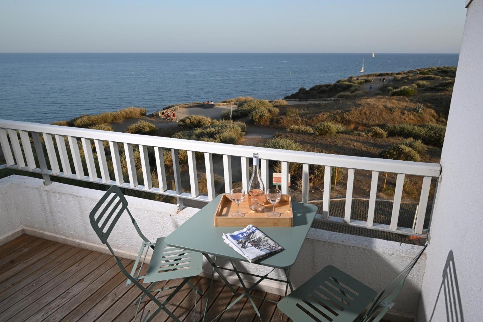 Double room panoramic sea view terrace 3rd floor King-size bed or Twins